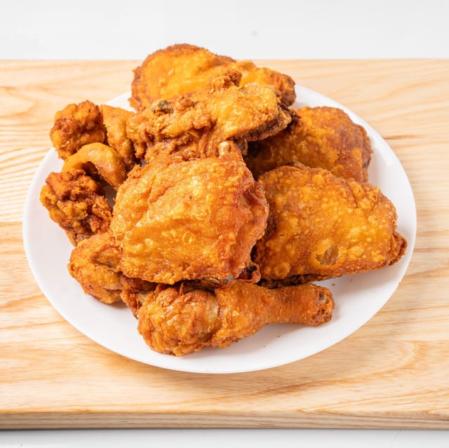 21 pc Mix Chicken with 8 Rolls.
