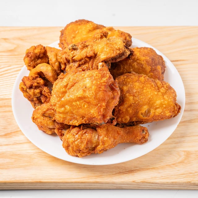 10 pc Mix Chicken with 4 Rolls.