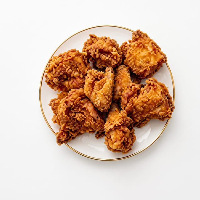 6 pc Mix Chicken with 2 Rolls.